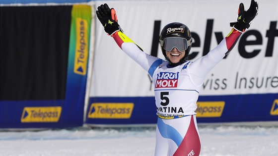 Lara Gutová-Behramiová slaví triumf v obřím slalomu na MS  v Cortině.