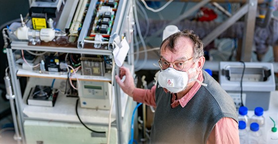 Vladimír dímal, vedoucí vdeckého oddlení chemie a fyziky aerosol Akademie...