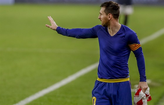 Zklamaný Lionel Messi z Barcelony po prohraném prvním semifinále Španělského...