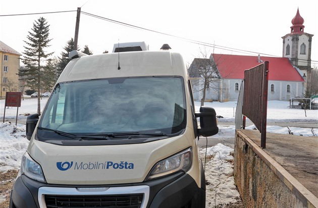 Mobilní Česká pošta nepřijela, starostové tří obcí ji nenechali zaparkovat. Bojí se zavření vlastních poboček