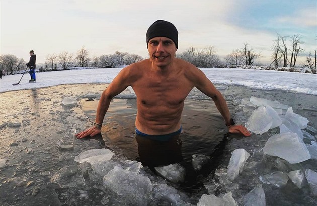 David Vencl při tréninku na plavání v extrémních teplotách.