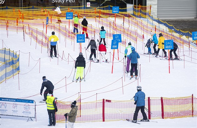 Nájezd na parkoviště ve Špindlu bude plynulejší, stání letos přibylo