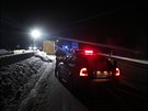 Policisté kvli omezení pohybu kontrolují na hranici okresu Sokolov...