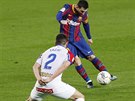 Lionel Messi z Barcelony stílí gól v utkání proti Alavésu.