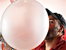 Nejvtí bublinu vyfoukl Amerian Chad Fell. Její prmr byl 50 cm.