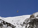 Plet vrtulnku do stedn sti pro vyzvednut starho skialpinisty (15. 2....