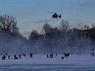 Policejní vrtulník rozhánl lidi v Berlín z ledu