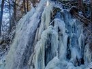 T�m�� zamrzl� vodop�d l�k� do Ter�ina �dol� u Nov�ch Hrad� stovky lid�.