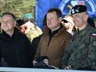 Zleva polský prezident Andrzej Duda, ministr obrany Mariusz Blaszczak a...