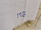 Monogram Miroslava Zikmunda na runku v jeho koupeln.