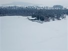 Zamrzl Mchovo jezero z pta perspektivy. Ne kad rok maj lid tu monost...