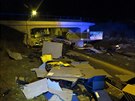 Kamion se neveel pod eleznin most v ulici U Velkho rybnka v Plzni. Nklad...