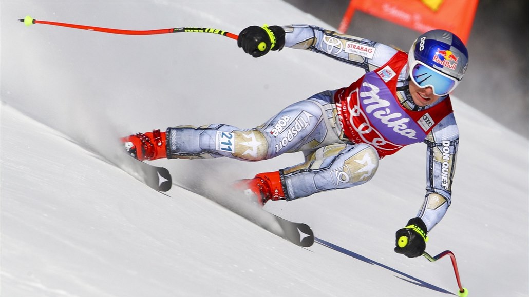 Ester Ledecká se potýká s náročnou tratí superobřího slalomu ve Svatém Antonu.