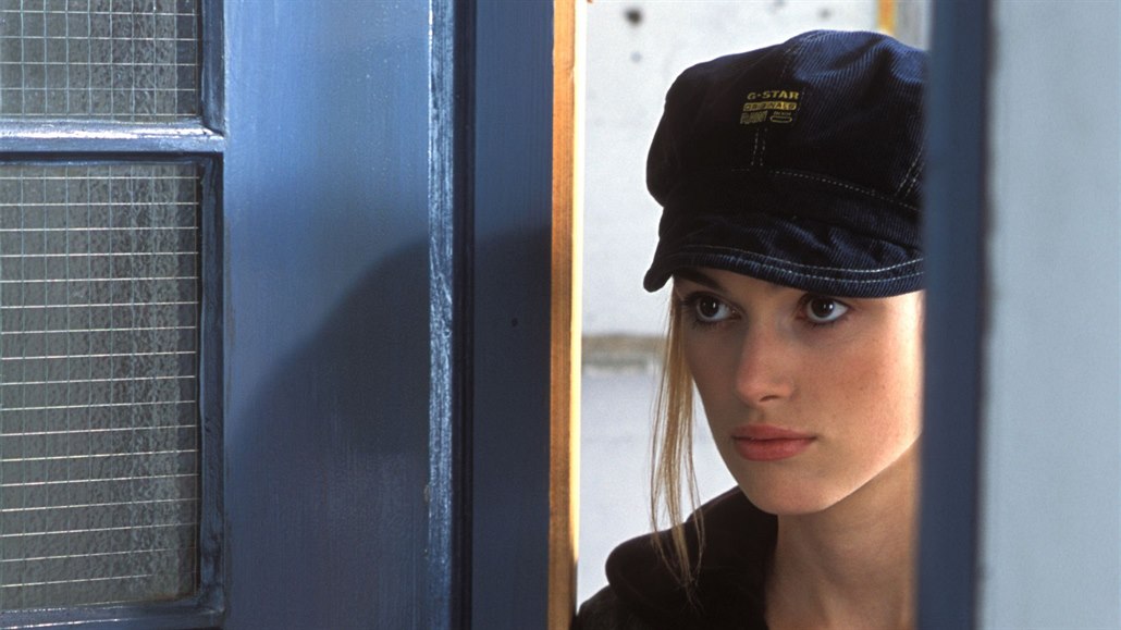 Keira Knightley ve filmu Láska nebeská z roku 2003