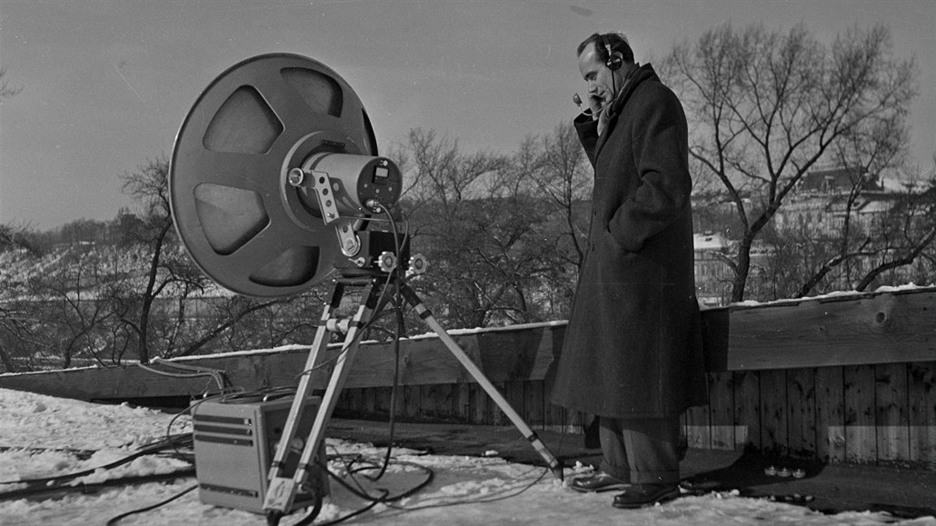 Jediný vysílač na Petříně. Signál s živým vysíláním hokeje se v únoru 1955...