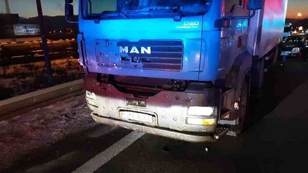 Pi nehod pti aut mezi Zbehem a Mohelnic na Olomoucku hasii museli zrann z vozidel vysthat.