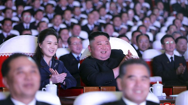 Manželka severokorejského vůdce Kim Čong-una se po více než roce objevila na veřejnosti. (17. února 2021)
