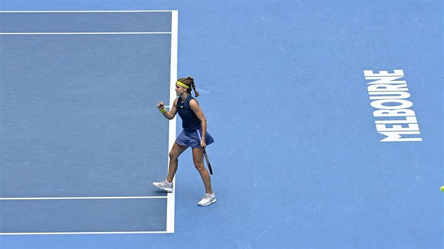 Karolína Muchová se povzbuzuje ve třetím kole Australian Open.