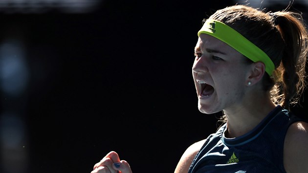 Karolína Muchová se hecuje v semifinále Australian Open.