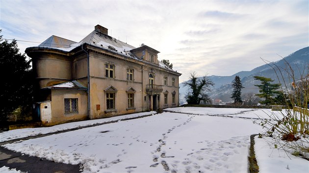 Vznamn steck tovrnk Josef Hnig, kter ml ve mst koelunu, si dm nechal postavit v roce 1926 v tehdej rezidenn Humboldstrasse (dnes ajkovskho).