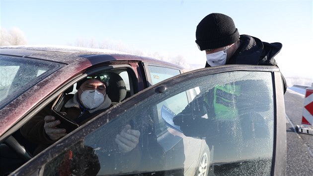 Policejn kontroly pokrauj i bhem dne v Sokolovskm okrese (12.nora 2021)