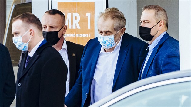 Prezident Miloš Zeman dostal v pražské Ústřední vojenské nemocnici druhou dávku vakcíny proti koronaviru. (12.února 2021)
