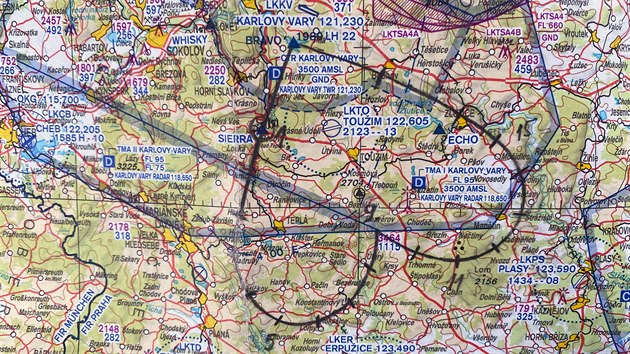 Naznaen trasy letadla nad Karlovarskm krajem.