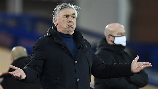 Italsk kou Evertonu Carlo Ancelotti bhem utkn anglick ligy s Manchesterem City.