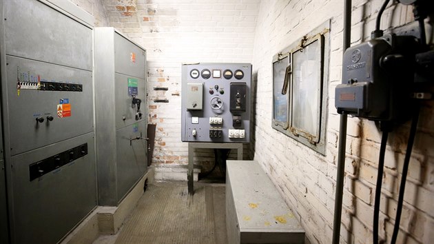 Návštěvníci si v brněnském podzemním krytu Denis prohlédnou elektrocentrálu, strojovnu i původní dochované vybavení.