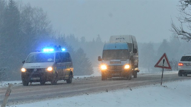 Policie kvli defektm pneumatik a pokozenm rfkm vyjd v poslednch dnech na hlavn tah pomrn asto.