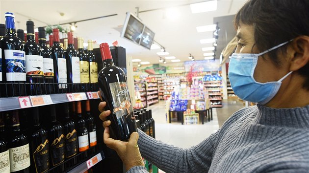 Čína uvalila od listopadu 2020 na víno dovážené z Austrálie dočasné antidumpingové clo ve výši od 107,1% až 212,1%.
