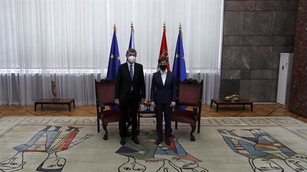 Premir Andrej Babi se svm srbskm protjkem Anou Brnabiovou v Palci Srbska v Novm Blehrad (10. nora 2021)
