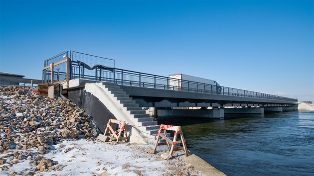 Tady si řidiči oddechli. Nově opravený most přes vodní nádrž Nové mlýny je v provozu.