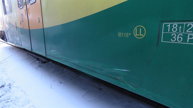 Řidič narazil do zadní části motorového vlaku u Zajíčkova na Pelhřimovsku.