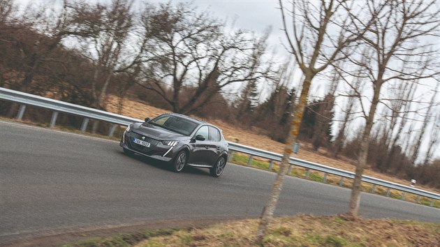 Peugeot 8 Gt Line Sportovec Je To Pouze Jmenem Umi Ale Pohladit Dusi Idnes Cz