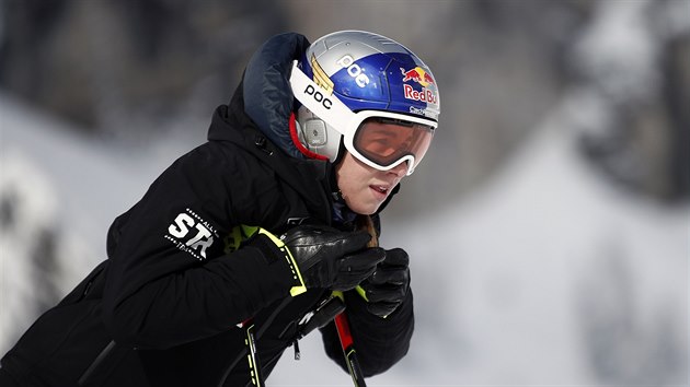 Ester Ledecká při prohlídce trati superobřího slalomu na mistrovství světa v Cortině d'Ampezzo.