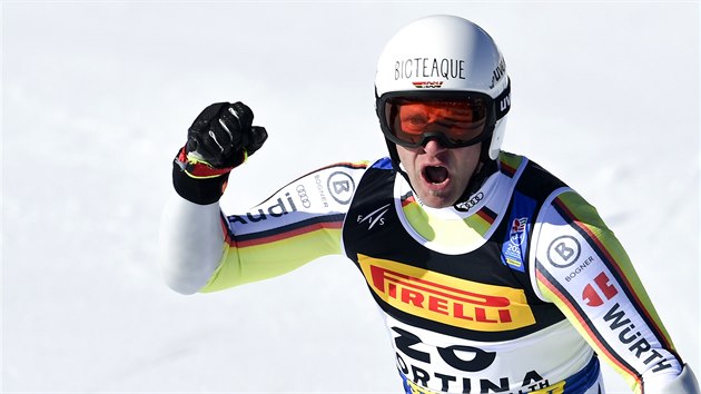 Romed Baumann v cíli superobřího slalomu na mistrovství světa v Cortině d'Ampezzo.
