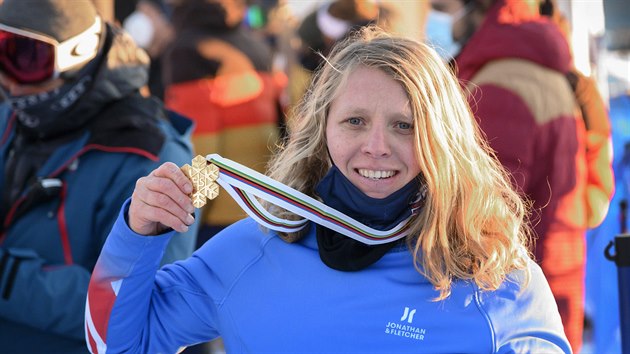 Charlotte Bankesová po triumfu ve finále mistrovství světa ve snowboardcrossu v Idre-Fjäll.