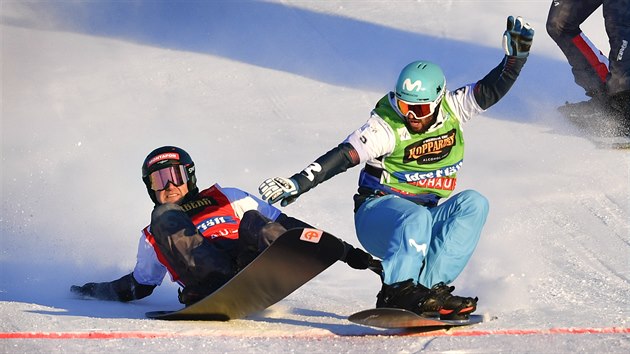 Lucas Eguibar předstihl Alessandra Hämmerleho těsně před cílem finále mistrovství světa ve snowboardcrossu v Idre-Fjäll.