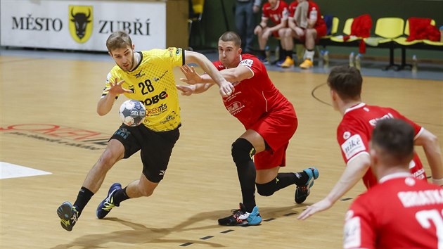 Marek Hlinka ze Zubří v utkání Evropského poháru proti Považské Bystrici.