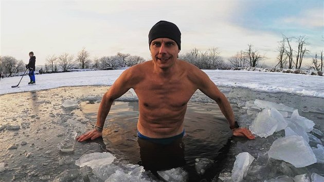 David Vencl při tréninku na plavánív extrémních teplotách.