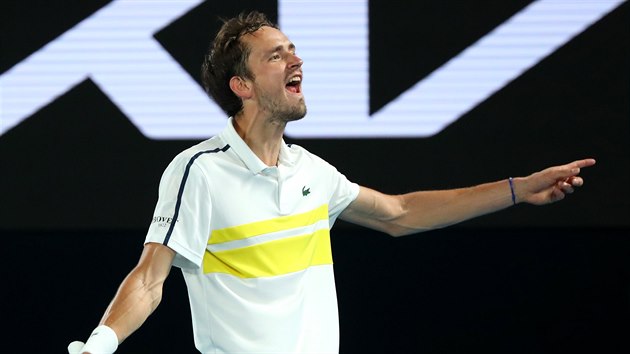 Rus Daniil Medveděv během semifinálového duelu na Australian Open porazil Řeka...