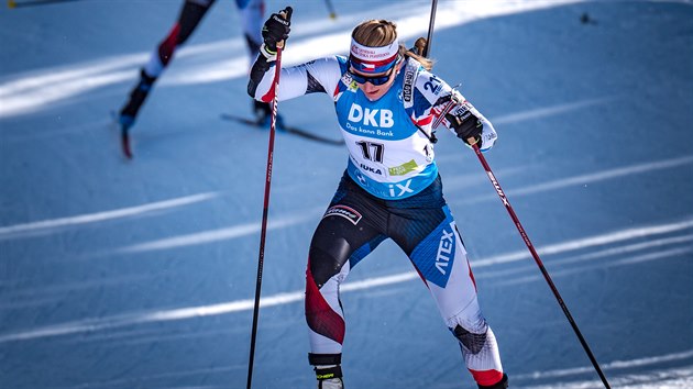 Lucie Charvátová na trati sprintu na MS v Pokljuce.