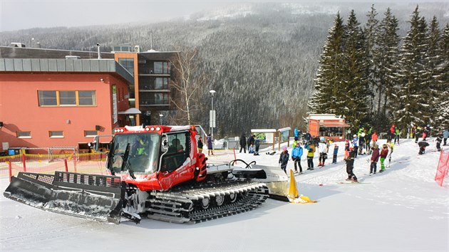Rolba na Dolní Moravě vyveze nahoru až padesát lidí. Aby se provoz ekonomicky vyplatil, musí se přihlásit 20 lyžařů a snowboardistů.
