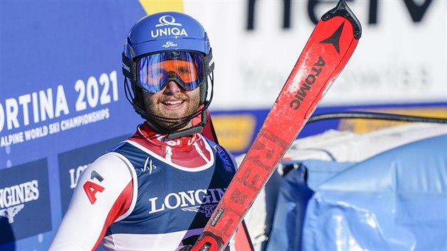 Rakouský lyžař Marco Schwarz slaví zlato z kombinace na MS v Cortině