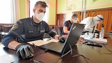 Hasiský mobilní testovací tým z Pardubic testoval lidi v Horním Slavkov na...