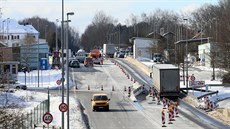 Fronty na hraniním pechodu Pomezí nad Ohí jsou malé nebo ádné, pendlei...