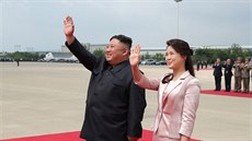 Diktátor Kim ong-un a jeho manelka se louí s ínským prezidentem Si...