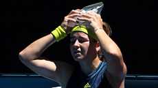 Karolna Muchov si chlad hlavu ledem po vtznm tvrtfinle Australian Open.