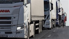 fronty kamionů a pendlerů na testování na hraničním přechodu (15.února 2021) | na serveru Lidovky.cz | aktuální zprávy